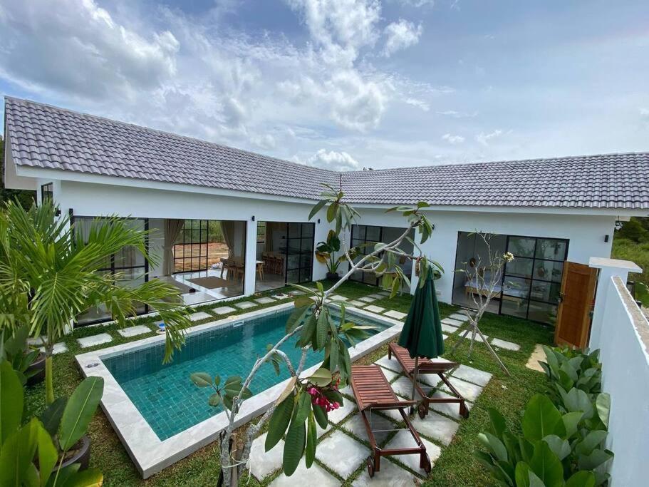 Allure Villa Cempaka Private Pool Kuantan Exterior photo