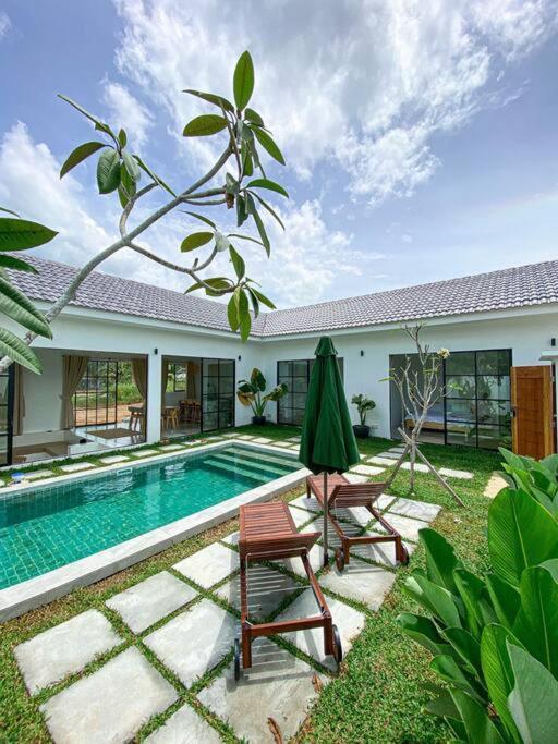 Allure Villa Cempaka Private Pool Kuantan Exterior photo